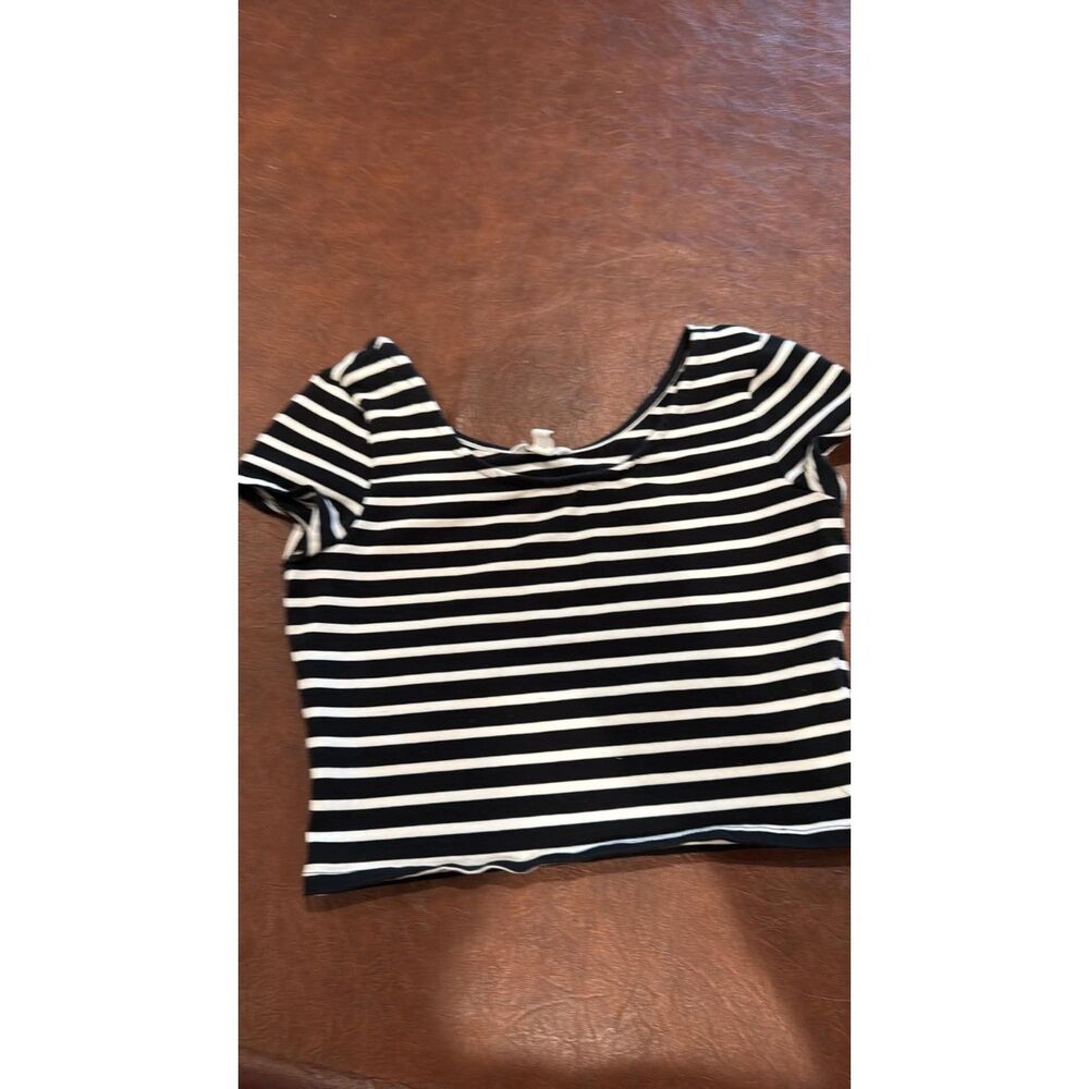 Aeropostale womans S/P short sleeve black and white shirt